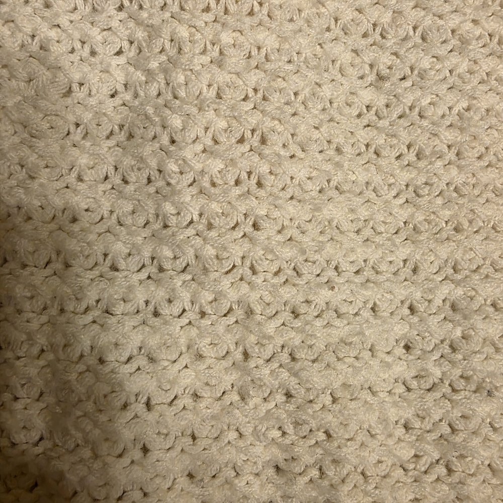 ✨ VINTAGE 70s Boho Cream Cable Knit Fringe Cape – Arm Openings – Cozy! - Picture 12 of 16